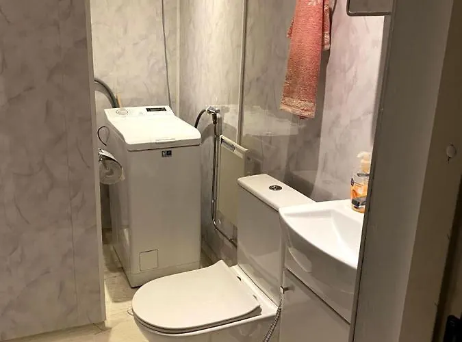 Center, 2nd Floor, Private Rooms, With Kitchen Privatunterkunft *