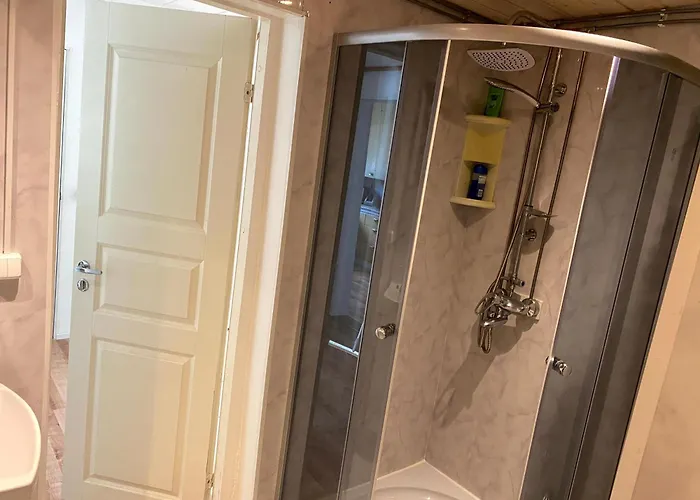 Center, 2nd Floor, Private Rooms, With Kitchen Privatunterkunft